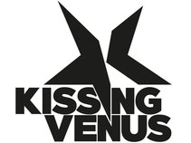 KISSING VENUS