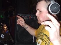 DJ MOS  (hardstyle dj & producer)