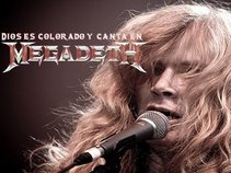 Dios es colorado y canta en Megadeth