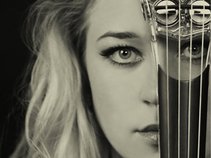 Kate Chruscicka - Classical & Electric Violinist