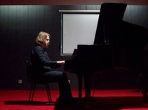 Pianist-Daniel Roberts