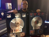 Multi-Platinum Producer Tizone(Mixing, Mastering Engineer)