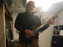 Phillip Ewing/Guitarist