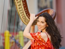 Harpist Anna Maria Mendieta