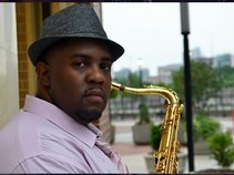 Antonio Bennett, Saxophonist