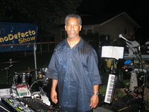 Kosmo Defacto, Washington's Most Unique "DJ"/Producer