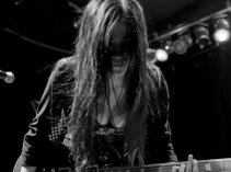 Melia Maccarone- singer, songwriter,lead guitarist